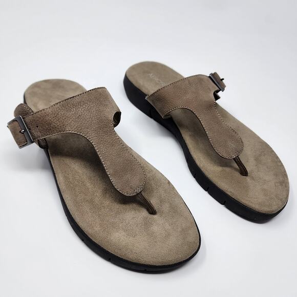 Aerosoles beige nubuck leather T-strap Adjustable buckle Comfort Sandals 10M EUC - Picture 1 of 8